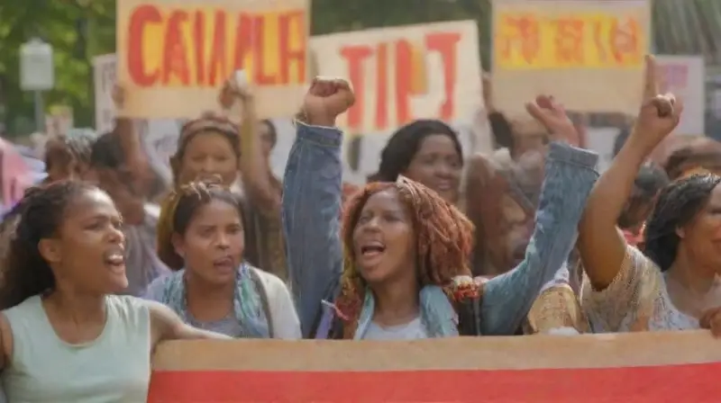 Protesta vibrante con diversidad y solidaridad