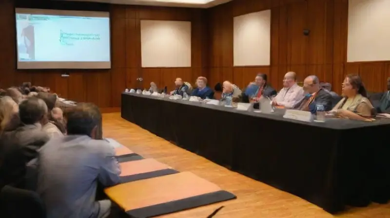 Conferencia científica vibrante y llena de emoción